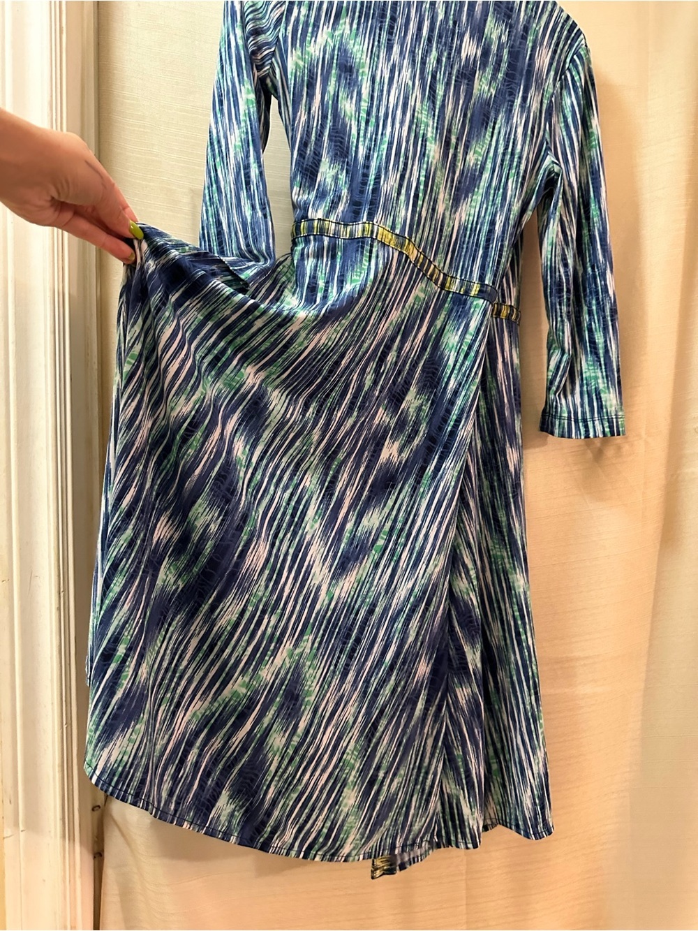 BCBGMAXAZRIA Blue Green Abstract Wrap Dress Tie Waist Stretch Midi Dress - Picture 9 of 9